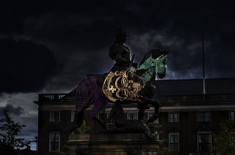 Voices in the Shadows of Monuments - an audio-visual walk // Pop-up Event