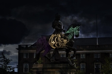 Voices in the Shadows of Monuments - an audio-visual walk // Pop-up Event